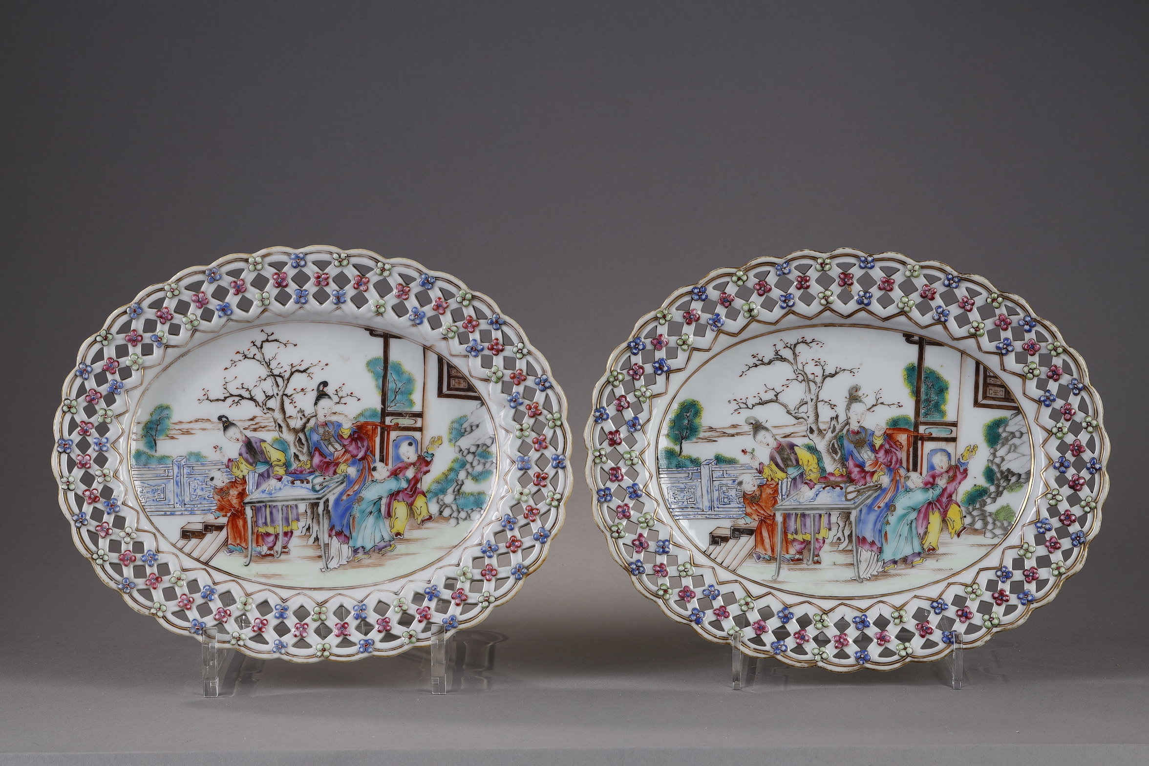 Pair of oval dishes